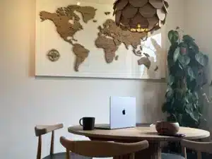 Verdenskort træ egetræ akryl plade